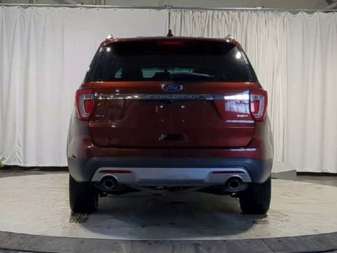 Used 2016 Ford Explorer XLT w/ Equipment Group 202A image 9