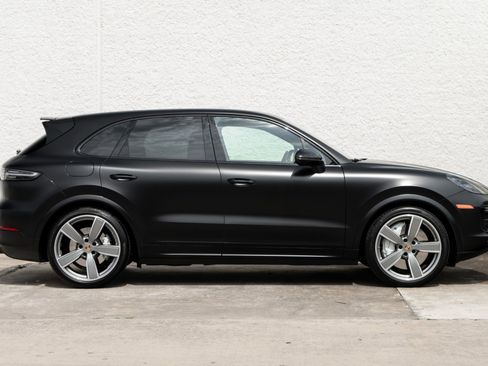 Used 2023 Porsche Cayenne Turbo AWD/4WD image 8