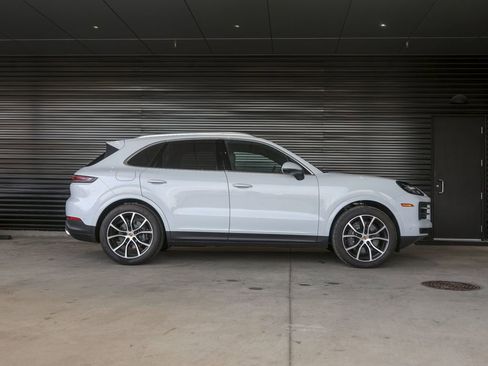 New 2025 Porsche Cayenne image 8
