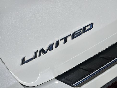 Used 2022 Ford Explorer Limited w/ Equipment Group 301A image 8