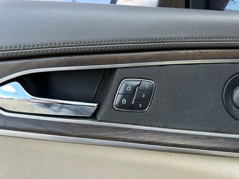 Used 2016 Lincoln MKX Reserve w/ Technology Package FWD image 17