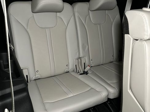 Certified 2025 Kia Sorento S w/ Panoramic Sunroof Package FWD image 17