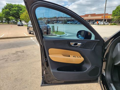 Used 2019 Volvo XC60 T5 Inscription w/ Protection Package Premier image 9