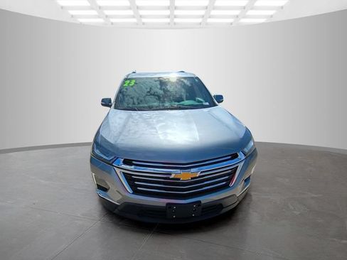 Used 2023 Chevrolet Traverse LT FWD image 2