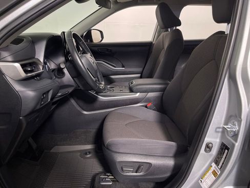 Certified 2025 Toyota Highlander LE image 12