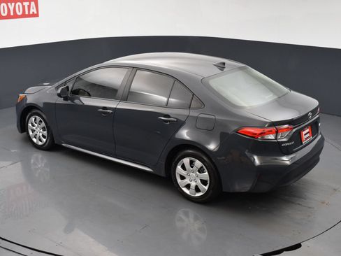 Used 2025 Toyota Corolla LE FWD image 18