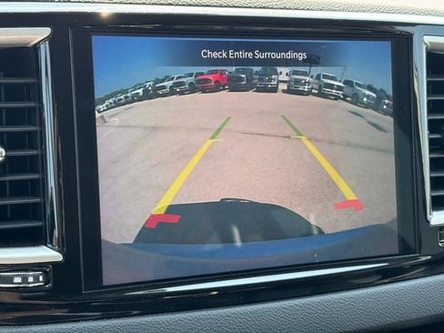 Used 2024 Chrysler Pacifica Touring-L FWD image 23