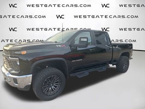 Used 2024 Chevrolet Silverado 3500 LT image 1