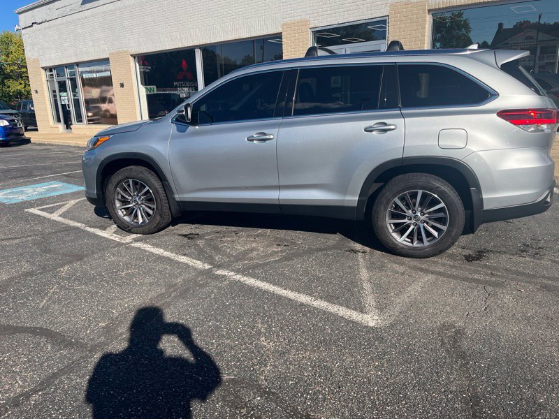 Used 2019 Toyota Highlander XLE AWD/4WD image 8