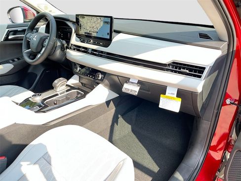 New 2025 Mitsubishi Outlander SEL image 32