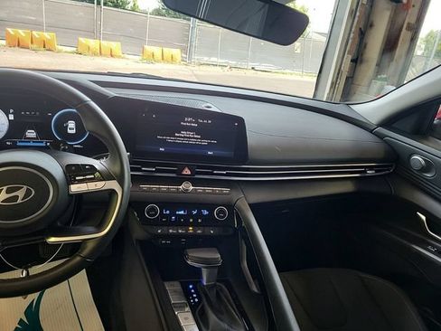 Used 2025 Hyundai Elantra SEL FWD image 11