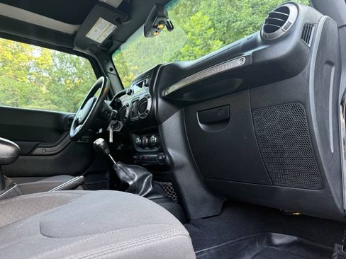 Used 2017 Jeep Wrangler Unlimited Sport w/ Quick Order Package 23S AWD/4WD image 31