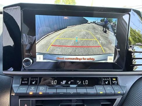 Used 2025 Toyota Camry SE image 16
