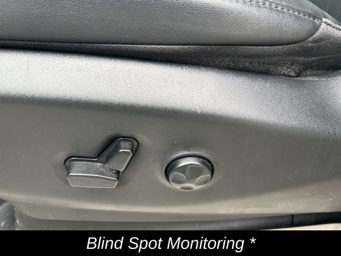 Certified 2024 Chrysler Pacifica Touring-L image 13