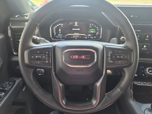 Used 2025 GMC Sierra 1500 AT4 w/ Technology Package AWD/4WD image 22