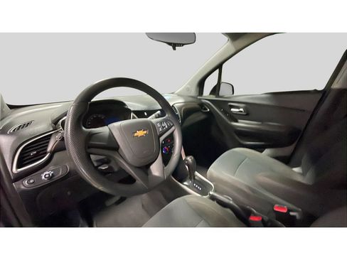 Used 2020 Chevrolet Trax LS image 11