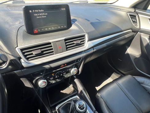 Used 2017 MAZDA MAZDA3 Touring w/ Popular Equipment Package FWD image 23