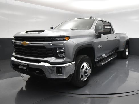 Used 2024 Chevrolet Silverado 3500 LT w/ Texas Edition AWD/4WD image 2
