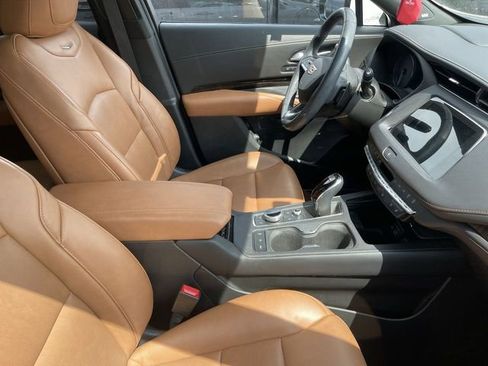 Used 2023 Cadillac XT4 Premium Luxury w/ Technology Package FWD image 11