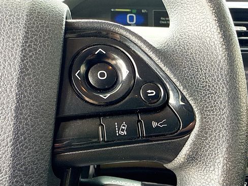 Used 2022 Toyota Prius L Eco image 35