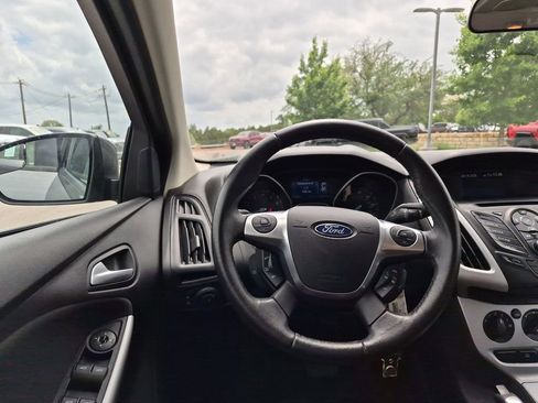 Used 2013 Ford Focus SE FWD image 29