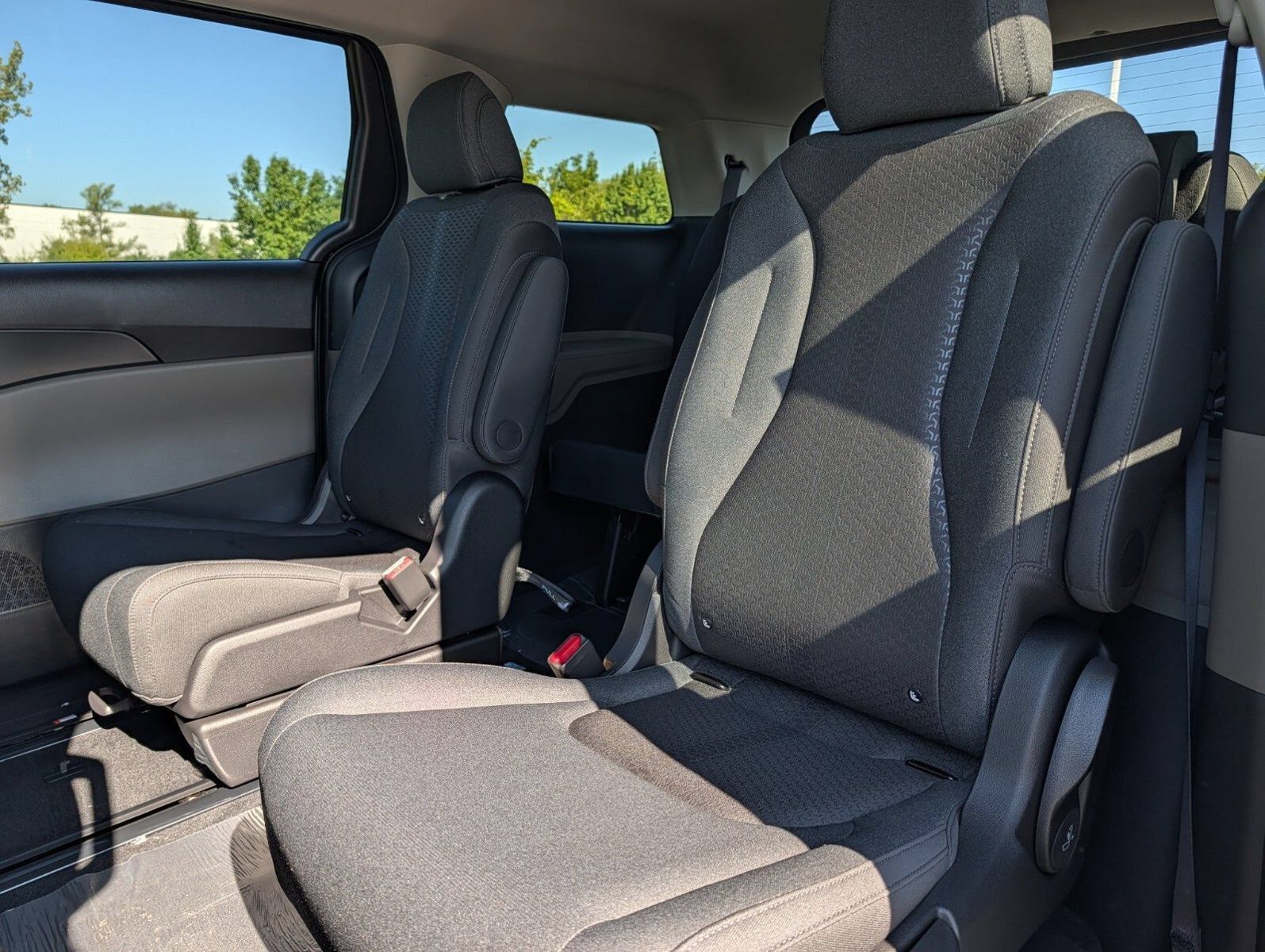 New 2027 Kia Carnival LX FWD image 24