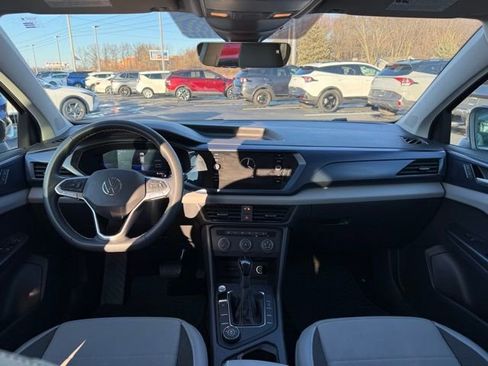 Used 2022 Volkswagen Taos SE image 5