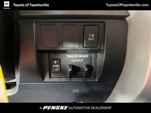 Used 2020 Toyota Tundra SR5 w/ SR5 Upgrade Package AWD/4WD image 32