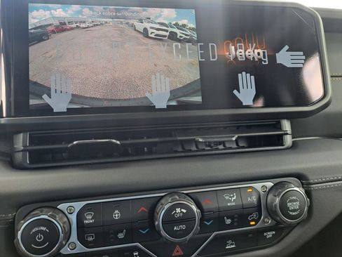 New 2025 Jeep Wrangler Unlimited Sahara AWD/4WD image 11