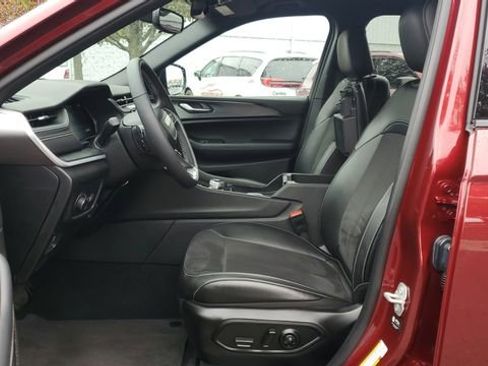 Certified 2024 Jeep Grand Cherokee L Laredo image 4