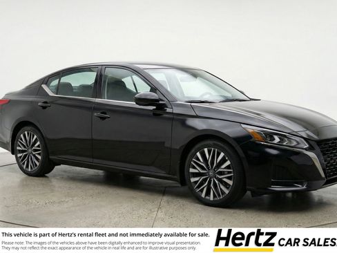Used 2025 Nissan Altima 2.5 SV FWD image 1