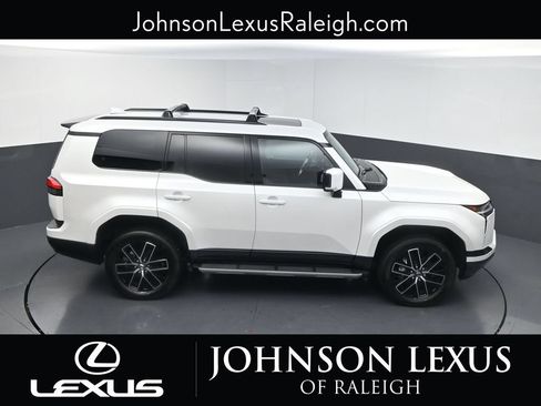 Used 2024 Lexus GX 550 w/ Accessory Package (Z1) AWD/4WD image 28