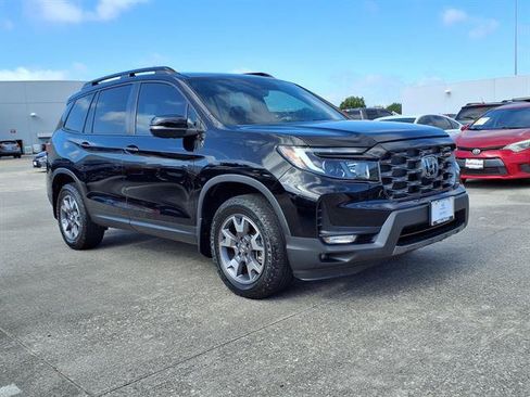 Used 2023 Honda Passport TrailSport image 2