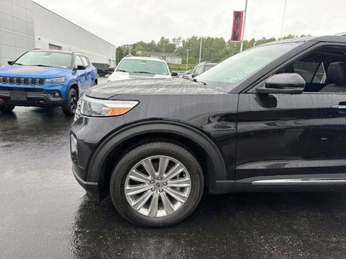 Used 2022 Ford Explorer Limited w/ Equipment Group 301A AWD/4WD image 9