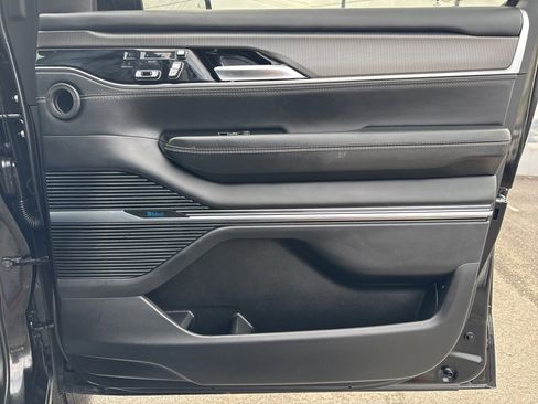 Used 2022 Jeep Grand Wagoneer Series II image 33