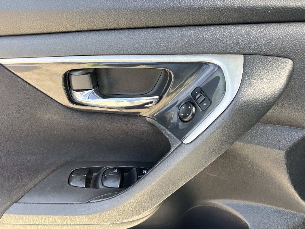 Used 2014 Nissan Altima 2.5 S FWD image 19
