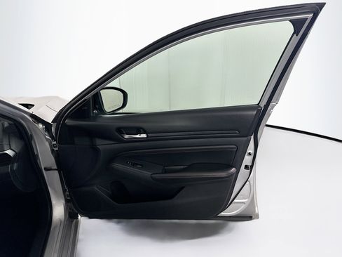 Used 2019 Nissan Altima 2.5 SR w/ SR Premium Package image 30