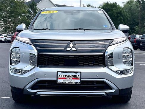 Used 2025 Mitsubishi Outlander SE AWD/4WD image 3