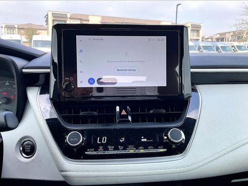 Used 2025 Toyota Corolla SE image 34