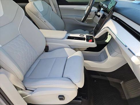 Used 2025 Volvo EX90 Ultra AWD/4WD image 28