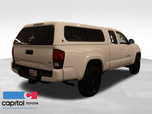 Certified 2022 Toyota Tacoma SR5 AWD/4WD image 3