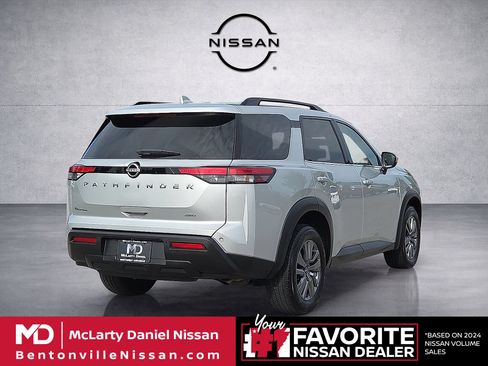 Used 2025 Nissan Pathfinder SV AWD/4WD image 5
