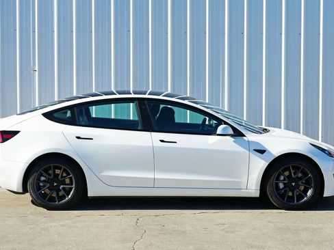 Used 2021 Tesla Model 3 Standard Range Plus image 53