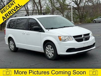 Used 2018 Dodge Grand Caravan SE w/ UConnect Hands-Free Group