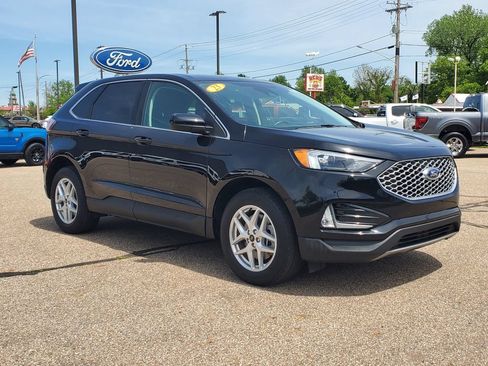 Certified 2023 Ford Edge SEL w/ Convenience Package AWD/4WD image 3
