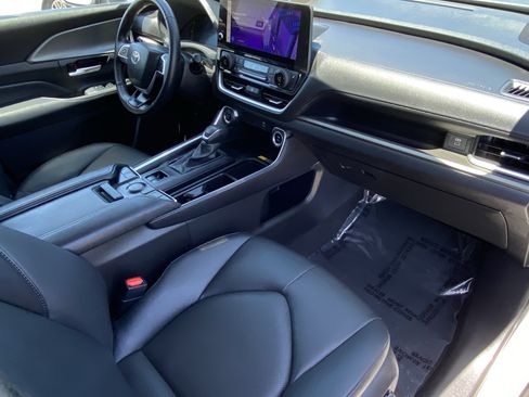 Certified 2025 Toyota Grand Highlander FWD image 9