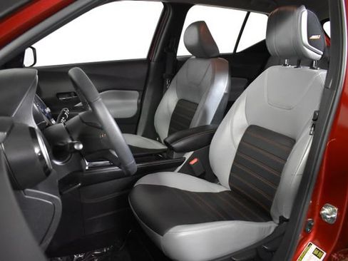 Used 2024 Nissan Kicks SR w/ SR Premium Package FWD image 9