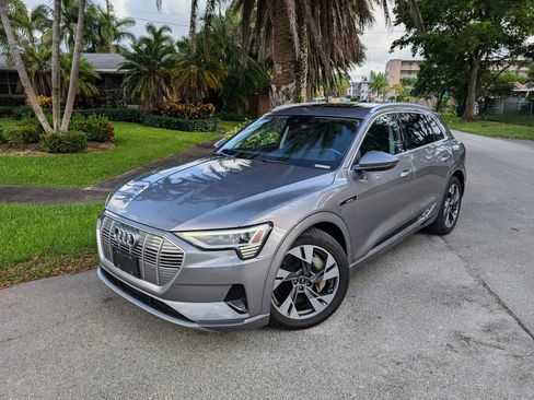 Used 2021 Audi e-tron Premium w/ Towing Package image 11