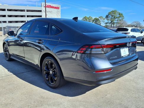 Certified 2025 Honda Accord SE image 3