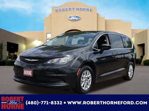 Used 2023 Chrysler Voyager LX FWD image 1